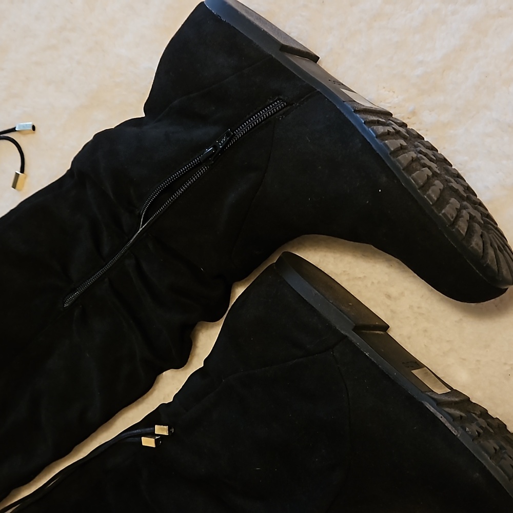 BOOTS - Picture 2 of 8